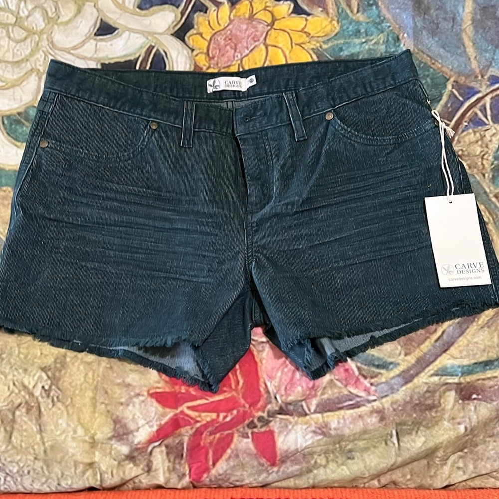 Carve Designs Oahu corduroy short color Eden size 10. Never worn with tag